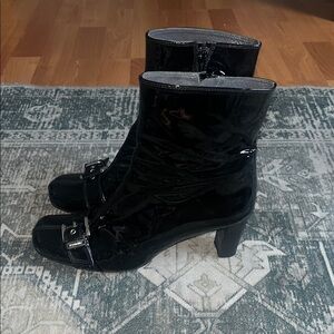 Stuart Weitzman women’s Black Heeled Boots with Glossy Finish size 8